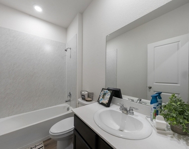 884 Jett Drive - Photo Thumbnail 5