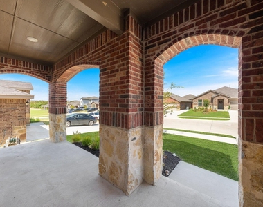 884 Jett Drive - Photo Thumbnail 2