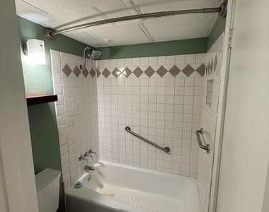 5602 Marina Drive - Photo Thumbnail 6