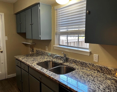 5602 Marina Drive - Photo Thumbnail 5