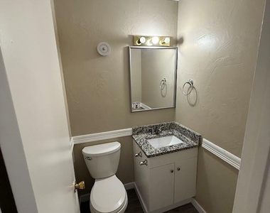 5602 Marina Drive - Photo Thumbnail 8
