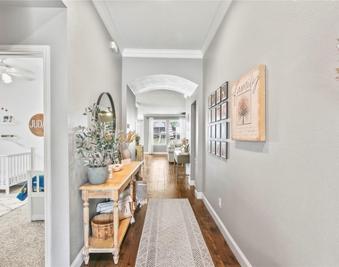 913 Freesia Drive - Photo Thumbnail 15