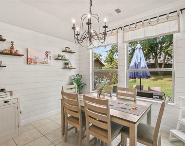 913 Freesia Drive - Photo Thumbnail 13