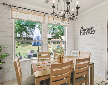 913 Freesia Drive - Photo Thumbnail 12