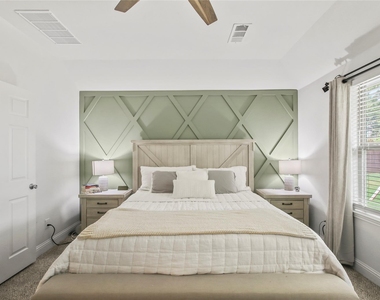 913 Freesia Drive - Photo Thumbnail 4