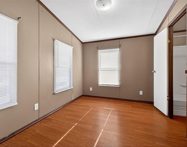 315 Glenwood Street - Photo Thumbnail 18