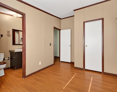 315 Glenwood Street - Photo Thumbnail 19