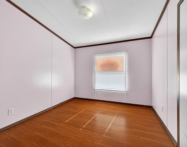 315 Glenwood Street - Photo Thumbnail 23
