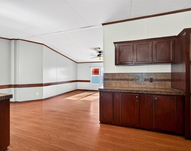 315 Glenwood Street - Photo Thumbnail 9
