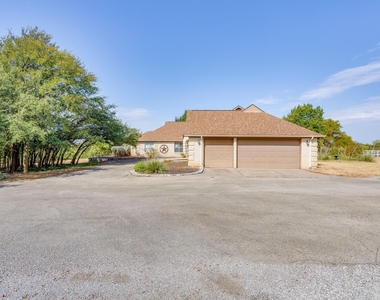 2112 Miller Court - Photo Thumbnail 3
