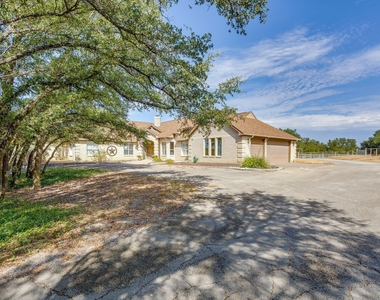 2112 Miller Court - Photo Thumbnail 2