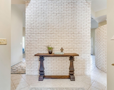 2112 Miller Court - Photo Thumbnail 5