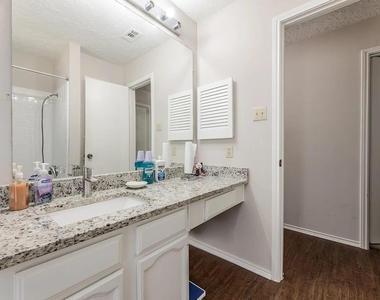1328 Colmar Drive - Photo Thumbnail 3