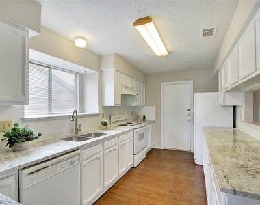 1328 Colmar Drive - Photo Thumbnail 2