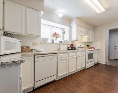 1328 Colmar Drive - Photo Thumbnail 7