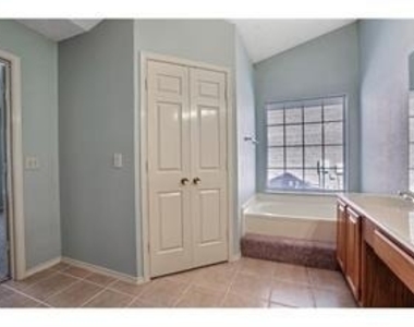 2110 Hearthstone Drive - Photo Thumbnail 8