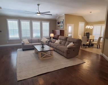 3513 Oliver Drive - Photo Thumbnail 5