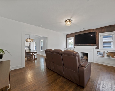 2305 W Rosedale Street S - Photo Thumbnail 3