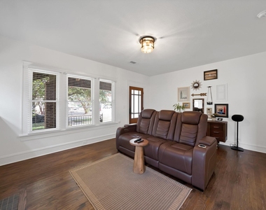 2305 W Rosedale Street S - Photo Thumbnail 4