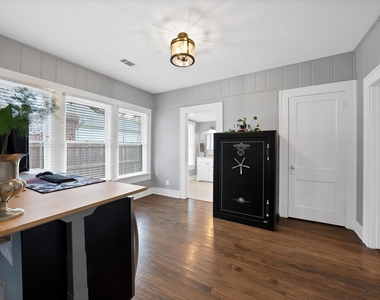 2305 W Rosedale Street S - Photo Thumbnail 17