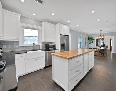2305 W Rosedale Street S - Photo Thumbnail 12