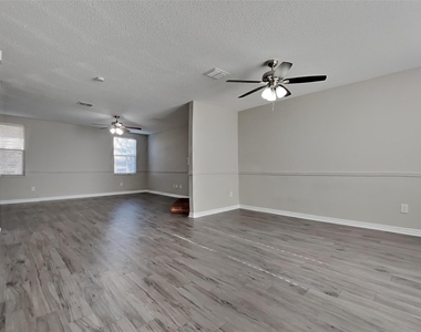 627 Almandora Drive - Photo Thumbnail 2