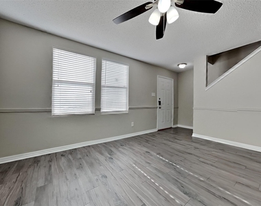 627 Almandora Drive - Photo Thumbnail 3