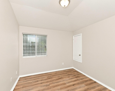 312 Ezekial Avenue - Photo Thumbnail 12
