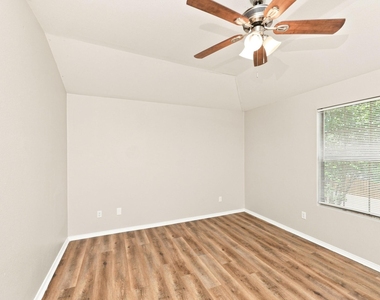 312 Ezekial Avenue - Photo Thumbnail 8