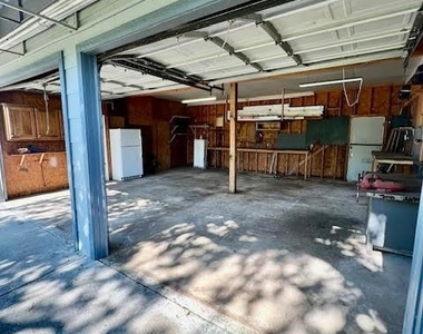 725 Summers Lane - Photo Thumbnail 15