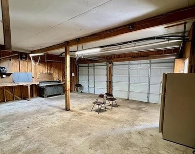 725 Summers Lane - Photo Thumbnail 3
