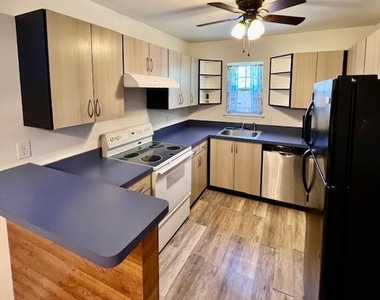 725 Summers Lane - Photo Thumbnail 13