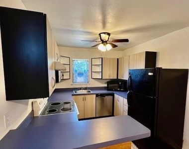 725 Summers Lane - Photo Thumbnail 12