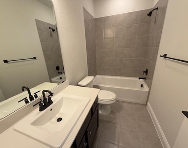 3540 Thistlewood Drive - Photo Thumbnail 16