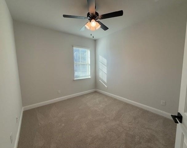 3540 Thistlewood Drive - Photo Thumbnail 18