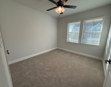 3540 Thistlewood Drive - Photo Thumbnail 17