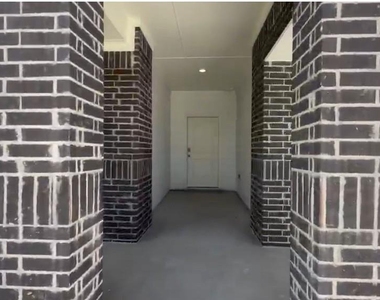 16625 Laguna Vista Street - Photo Thumbnail 4