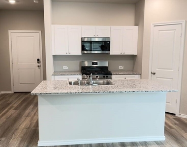 16625 Laguna Vista Street - Photo Thumbnail 10