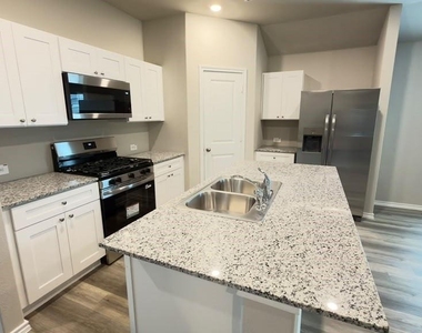 16625 Laguna Vista Street - Photo Thumbnail 12