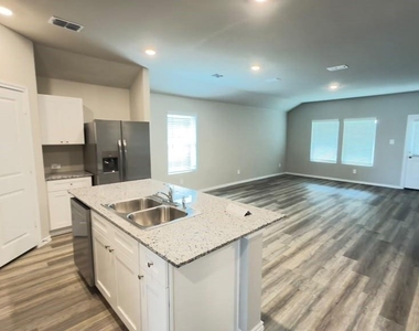 16625 Laguna Vista Street - Photo Thumbnail 13