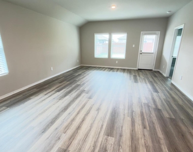 16625 Laguna Vista Street - Photo Thumbnail 7