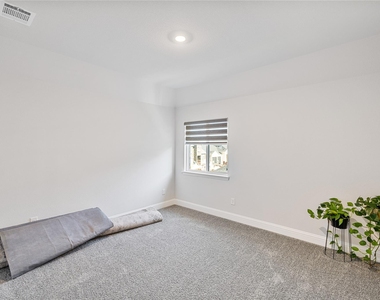 1447 20th Street - Photo Thumbnail 32