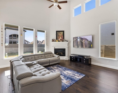 1447 20th Street - Photo Thumbnail 11