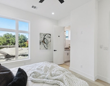 426 Melba Street - Photo Thumbnail 9