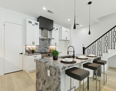 426 Melba Street - Photo Thumbnail 4