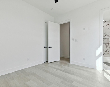 426 Melba Street - Photo Thumbnail 11