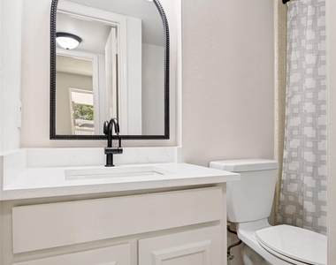 3110 Roundtree Lane - Photo Thumbnail 16