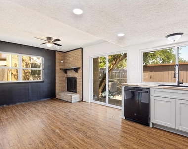 3110 Roundtree Lane - Photo Thumbnail 9