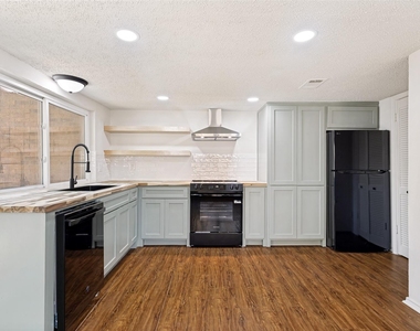 3110 Roundtree Lane - Photo Thumbnail 11