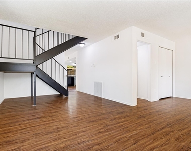 3110 Roundtree Lane - Photo Thumbnail 3